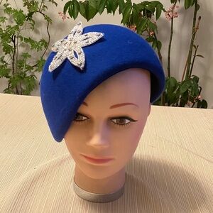 Chic Royal Blue Wool Beret Hat with Silver Rhinestone Beaded Flower Motif